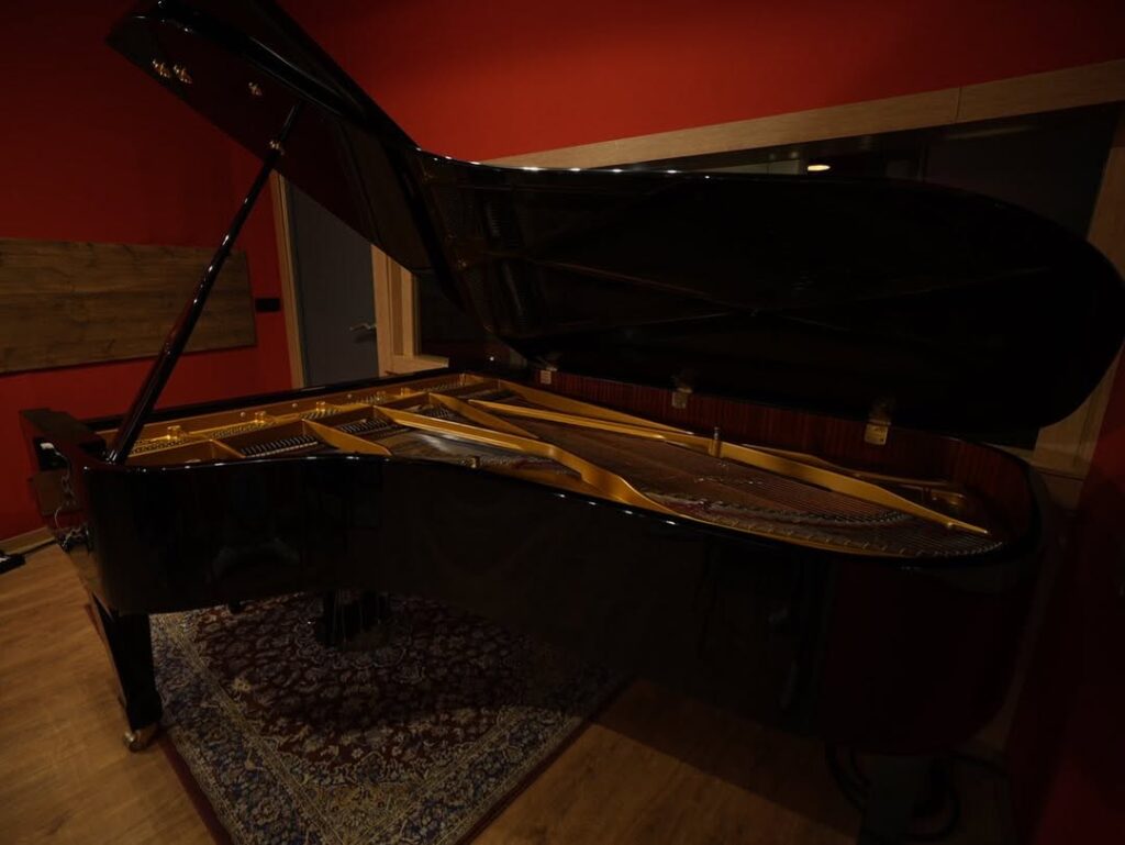 Shigeru Kawai SK7